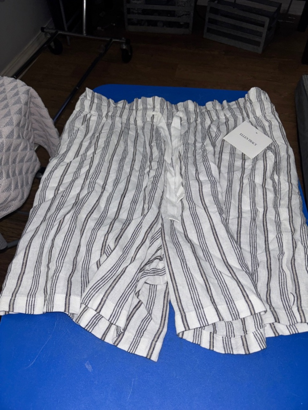 Ellen Tracy 6” Short